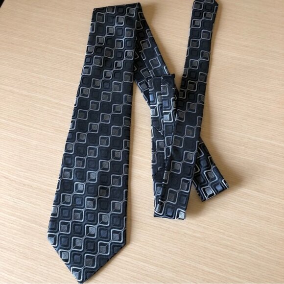 💕2/$30 💕Geoffrey Beene 100% Silk Patterned Tie - Picture 1 of 7
